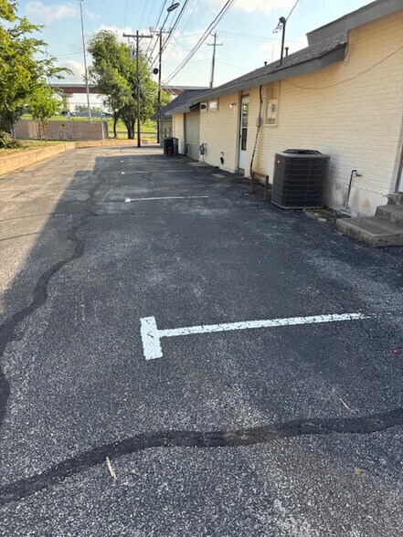 More Photos Of 400 Chisholm Valley Dr, Round Rock Unknown For Lease