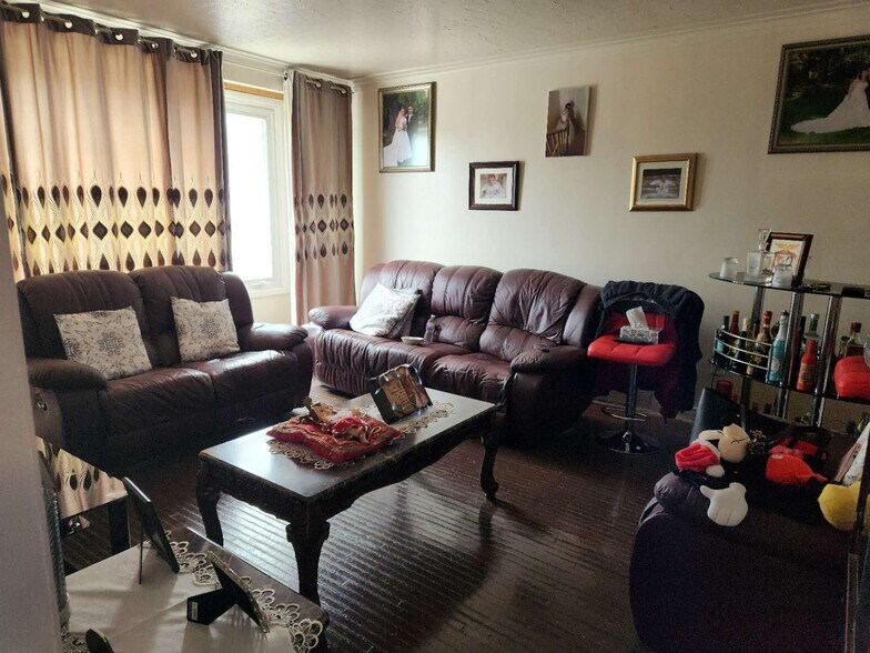 More Photos Of 50 Amherst Av, Toronto Apartments For Sale