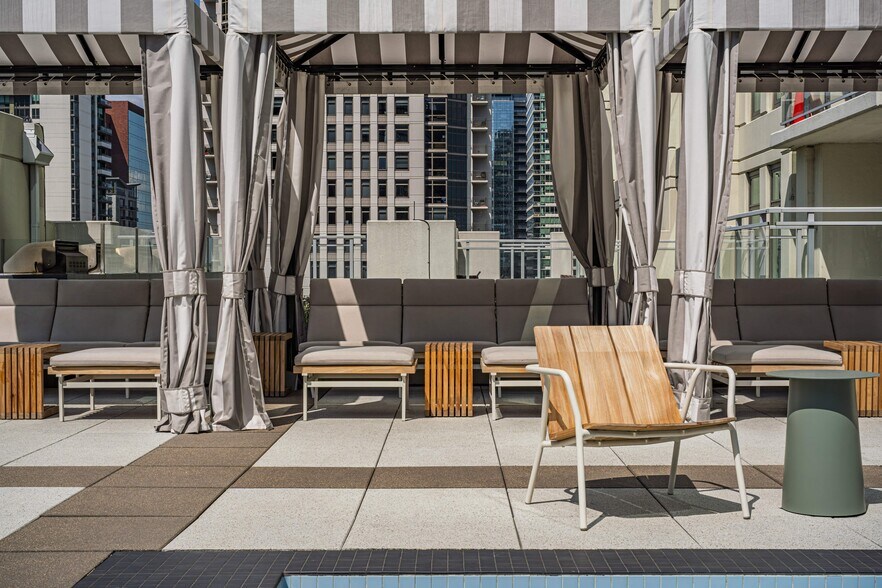 More Photos Of 555 W Kinzie St, Chicago Multifamily For Sale