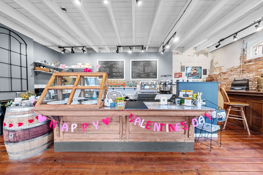 More Photos Of 5595 Walnut St, Augusta Storefront For Sale