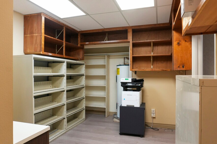 More Photos Of 2201 Cleo St, Corpus Christi Office For Sale