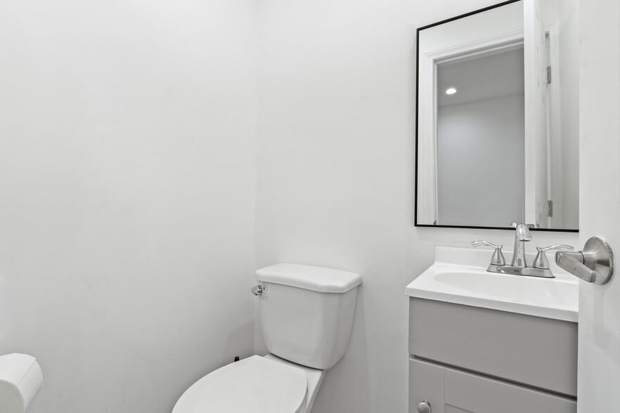 More Photos Of 6738 Coldwater Canyon Ave, North Hollywood Assisted Living For Sale