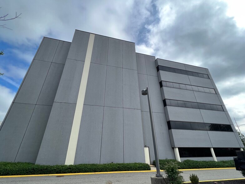 More Photos Of 411 State Route 17, Hasbrouck Heights Medical For Lease