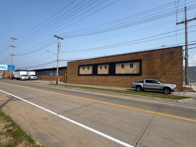 Primary Photo Of 17600 S Waterloo Rd, Cleveland Manufacturing For Lease