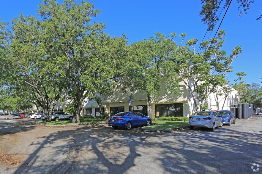 More Photos Of 3001-3017 Greene St, Hollywood Showroom For Lease