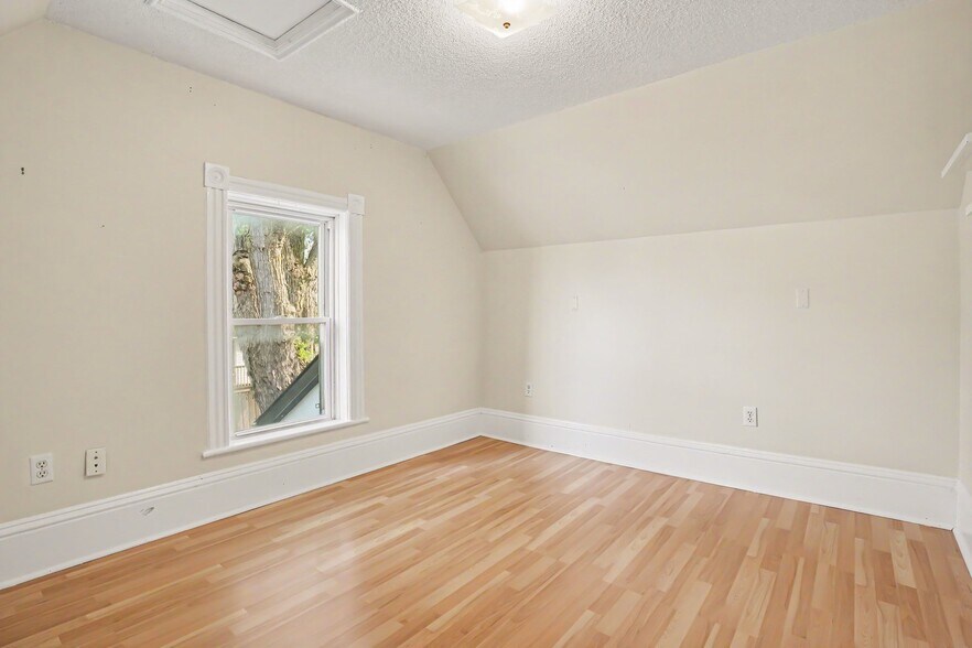 More Photos Of 616 Rideau St, Kemptville Office For Sale