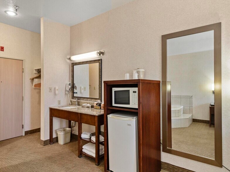 More Photos Of 2970 Idaho St, Elko Hotel For Sale
