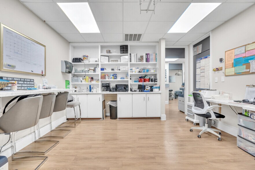 More Photos Of 1004 Dresser Ct, Raleigh Medical For Lease