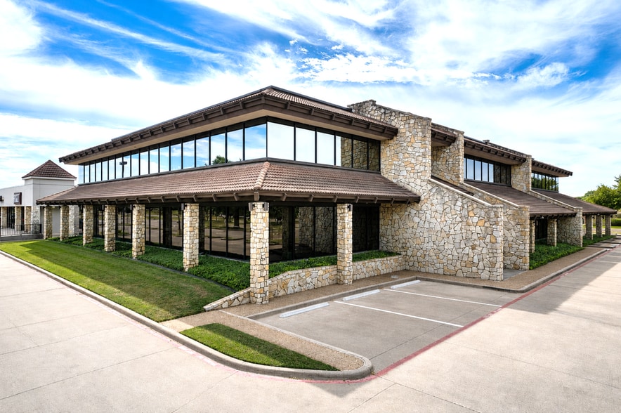Primary Photo Of 2800 S Hulen St, Fort Worth Office For Lease