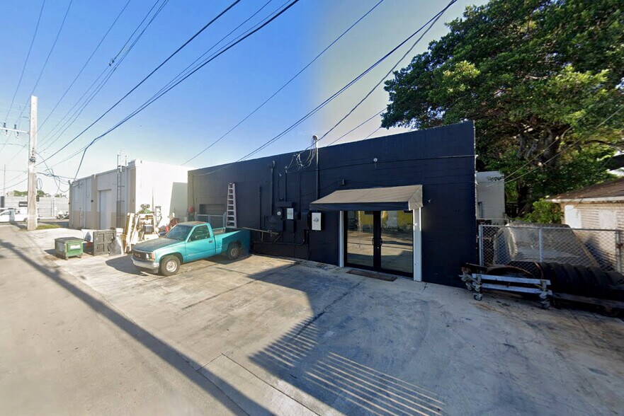 More Photos Of 1950 Grant St, Hollywood Warehouse For Sale