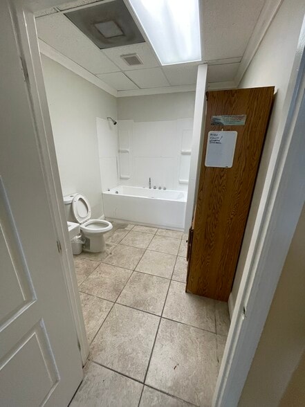 More Photos Of 2150 NW 21st St, Miami Office For Lease