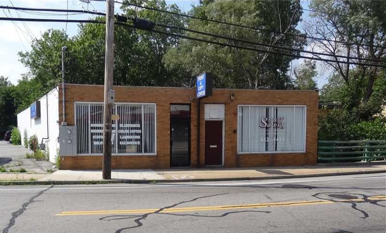 Primary Photo Of 1333 Plainfield St, Johnston Freestanding For Lease