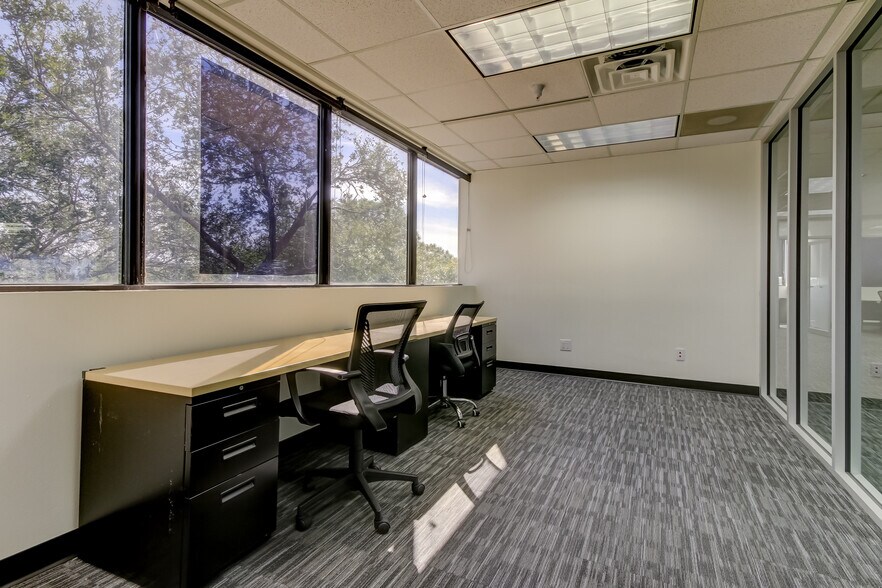 More Photos Of 12425 28th St N, Saint Petersburg Office For Lease