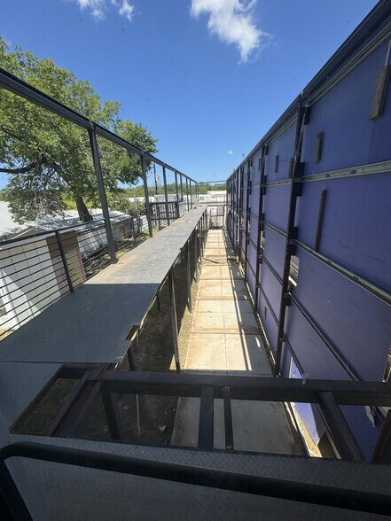 More Photos Of 4707 Harmon Ave, Austin Storefront Retail Residential For Sale