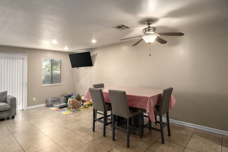 More Photos Of 4308 E Woodward Ave, Fresno Apartments For Sale
