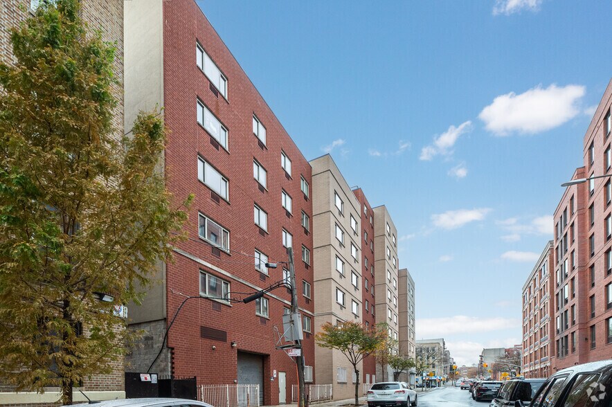 More Photos Of 1926 Crotona Pky, Bronx Apartments For Lease