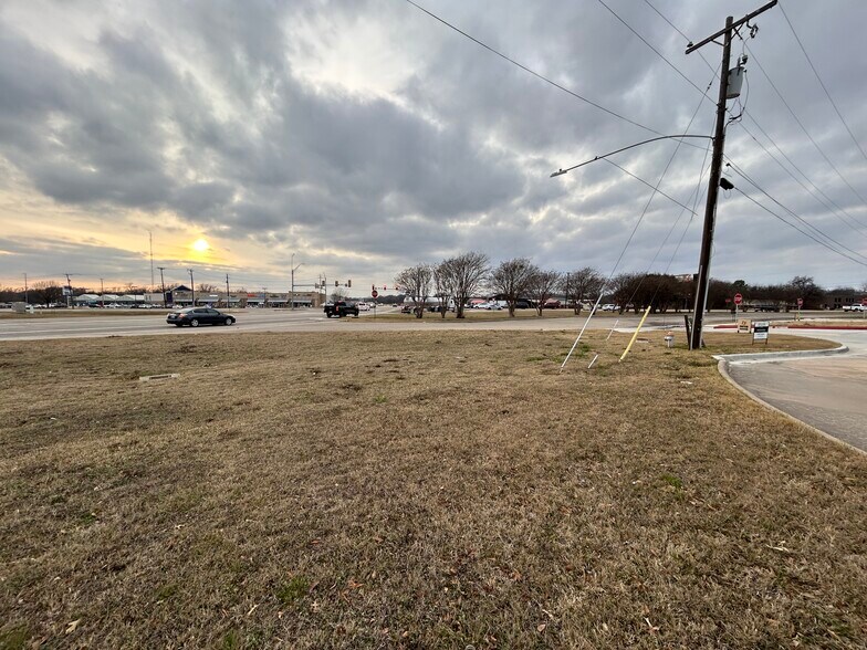 More Photos Of 1610 Posey Ln, Sulphur Springs Office For Sale