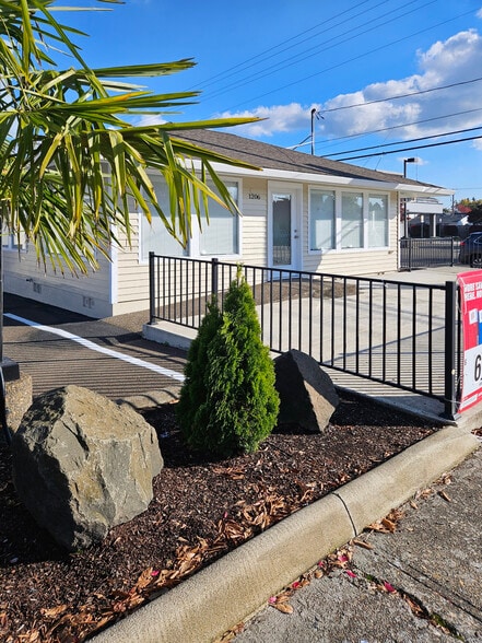Primary Photo Of 1206 NE Adams St, Mcminnville Office For Sale