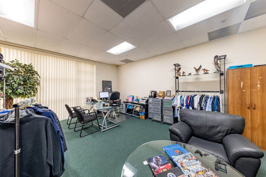 More Photos Of 19827 Hamilton Ave, Torrance Warehouse For Sale
