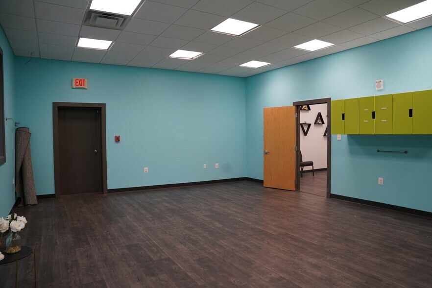 More Photos Of 7595 Martinsburg Pike, Shepherdstown Office For Sale