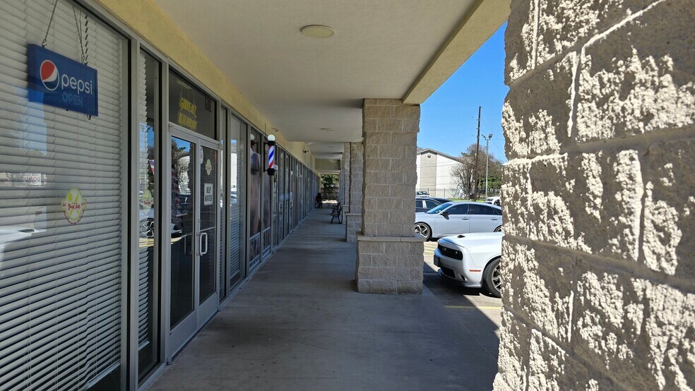 More Photos Of 8805 Jones Rd, Houston Storefront For Lease