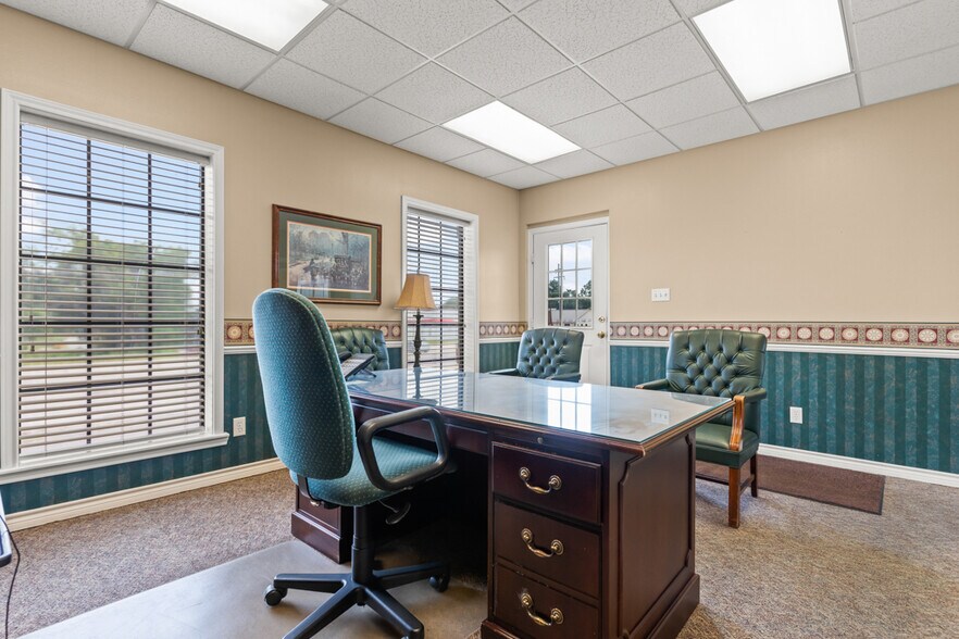 More Photos Of 112 US Highway 271 N, Gilmer Office For Lease