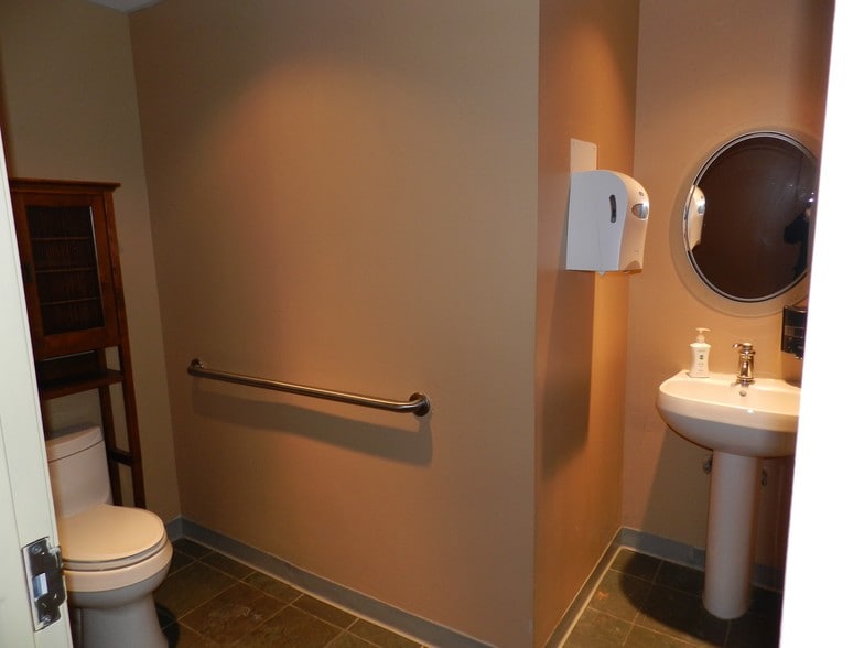 More Photos Of 7 N Saginaw St, Pontiac Office For Lease