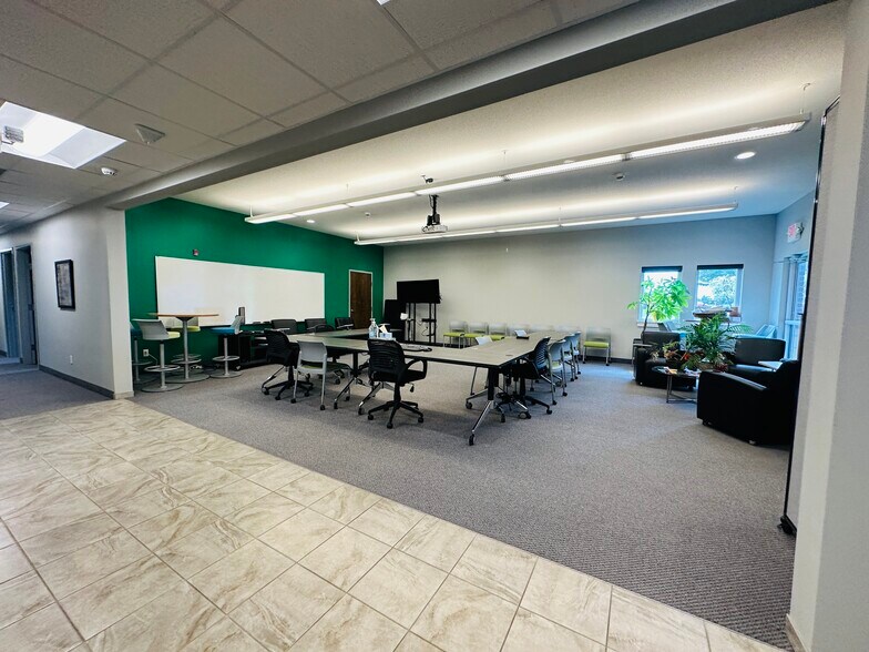 More Photos Of 90 Eastgate Dr, Washington Medical For Sale