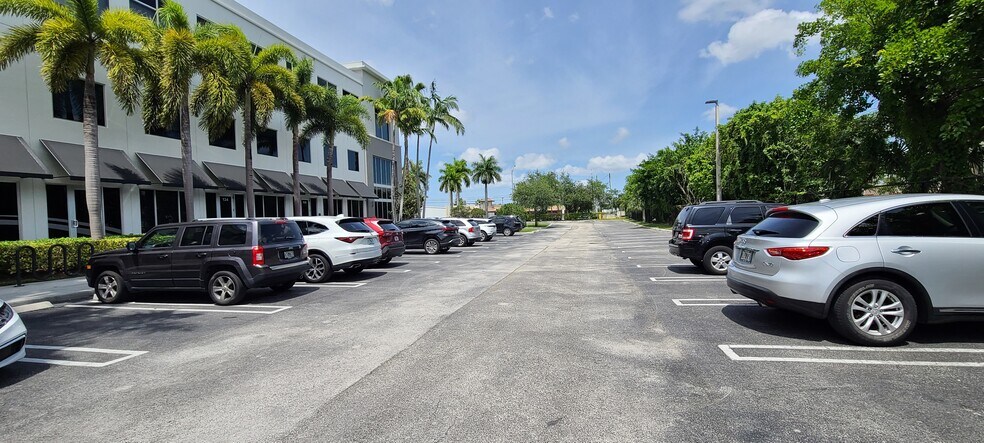 More Photos Of 7950 NW 53rd St, Doral Medical For Lease