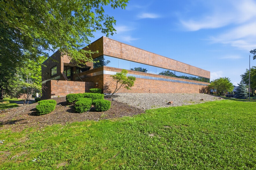 Primary Photo Of 15360 S Commerce Dr, Dearborn Office For Sale