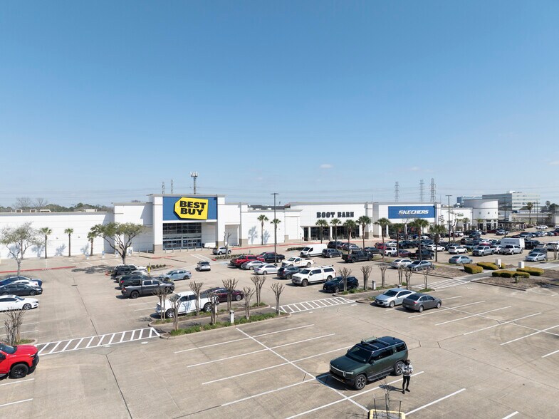 More Photos Of 19325-19435 Gulf Fwy, Webster Unknown For Lease