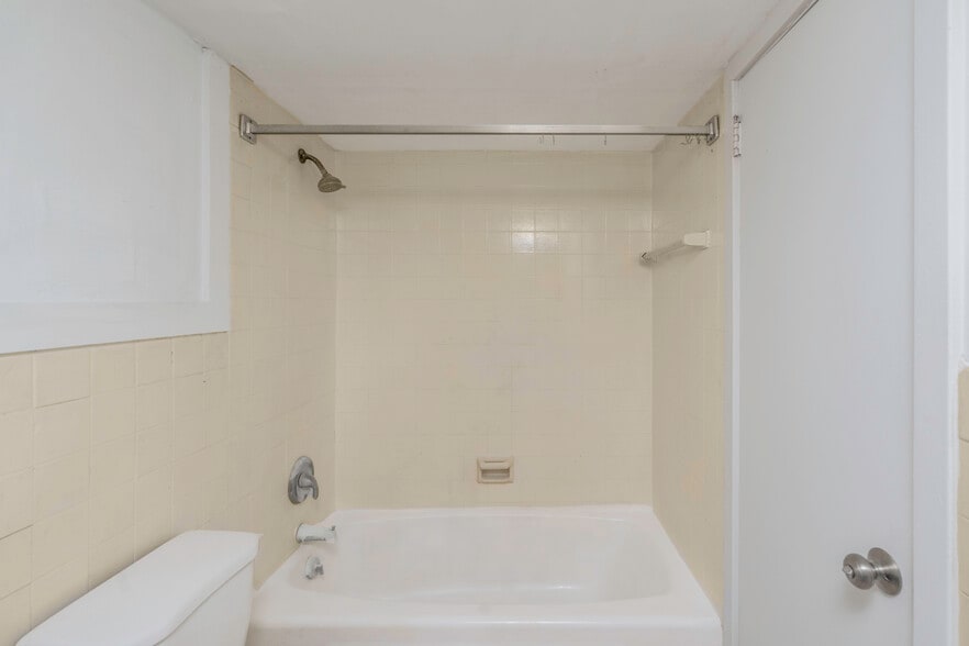 More Photos Of 3701-3743 Wesley Dr, Montgomery Apartments For Sale