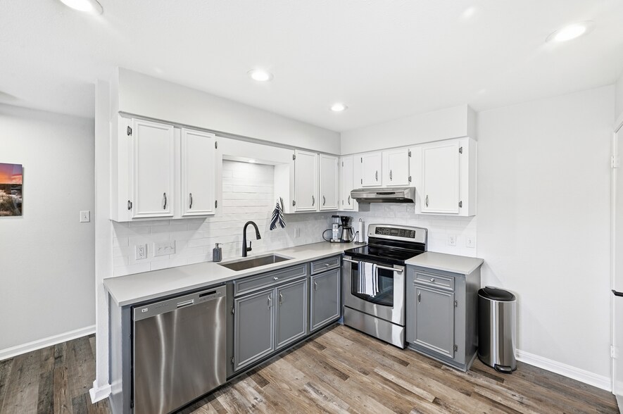More Photos Of 900 N Cuernavaca Dr, Austin Office For Sale