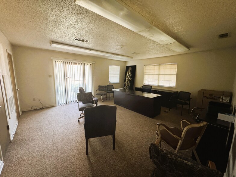 More Photos Of 1935 N Pine St, Deridder Office For Sale