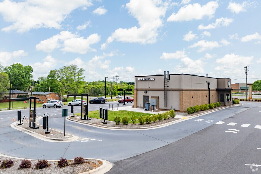 More Photos Of 2395 Springs Rd NE, Hickory Freestanding For Sale