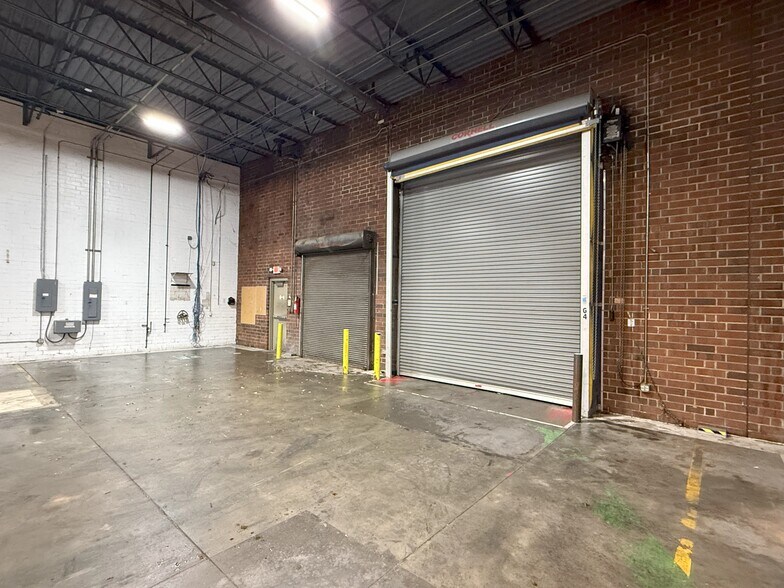 More Photos Of 11129 Monroe Rd, Matthews Warehouse For Lease