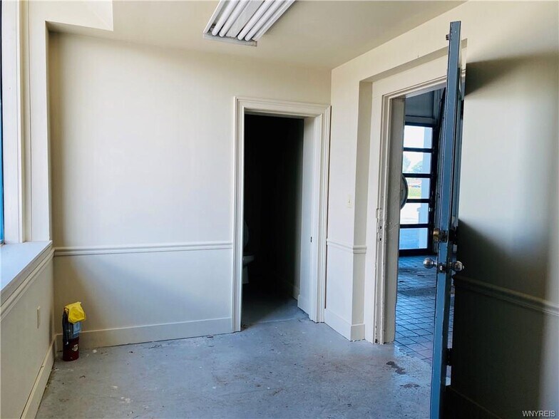 More Photos Of 1212 Abbott Rd, Buffalo Auto Dealership For Lease