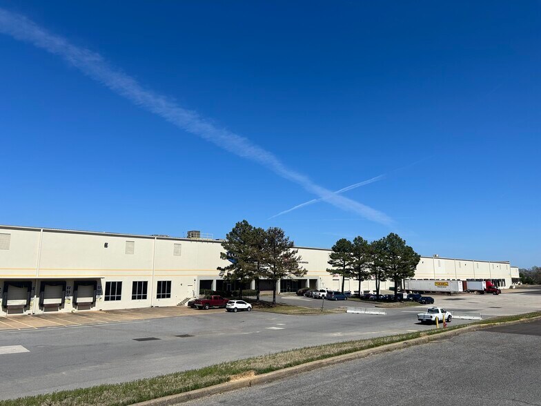 Primary Photo Of 3300 Jet Cv, Memphis Warehouse For Lease
