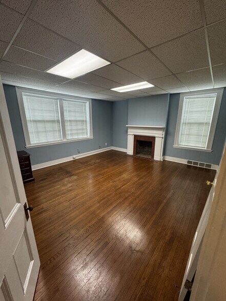 More Photos Of 300 Washington St, Saint Charles Office For Sale