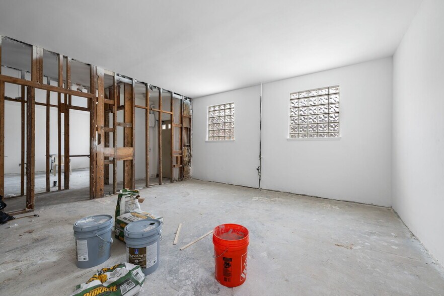 More Photos Of 2024-2032 W Schaaf Rd, Cleveland General Retail For Sale