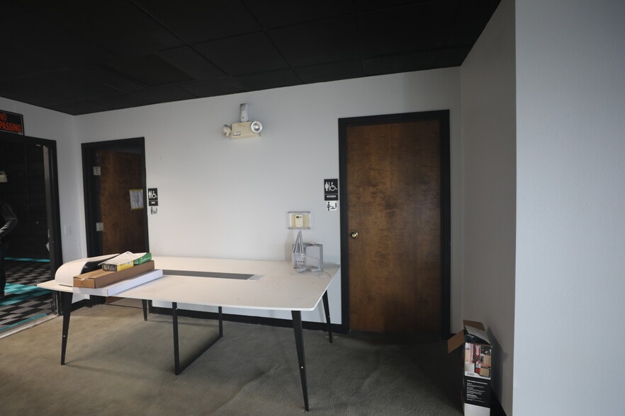 More Photos Of 809 W Higgins Rd, Schaumburg Auto Repair For Sale