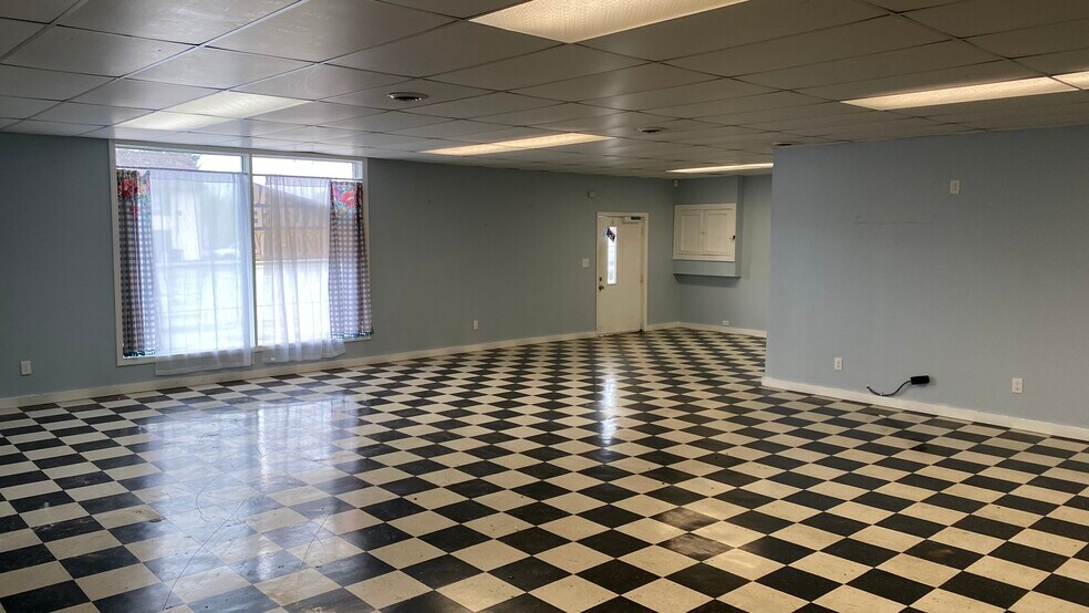 More Photos Of 302 Radford St, Christiansburg Freestanding For Lease