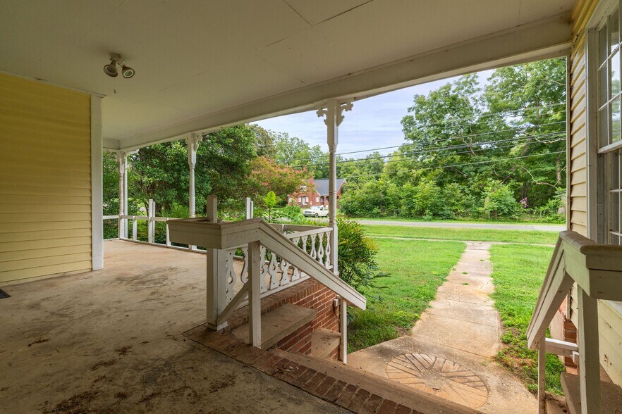 More Photos Of 117 E Salisbury St, Pittsboro Office For Sale