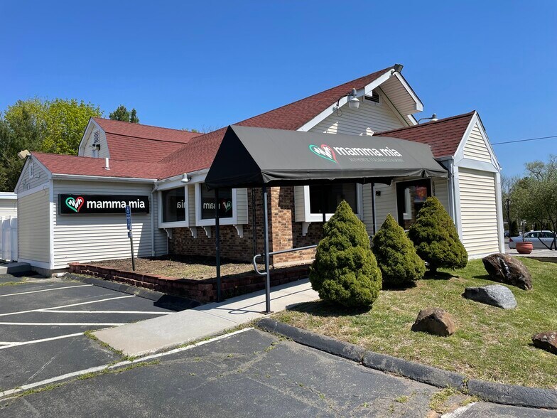 Primary Photo Of 1765 Meriden-Waterbury Tpke, Plantsville Restaurant For Lease