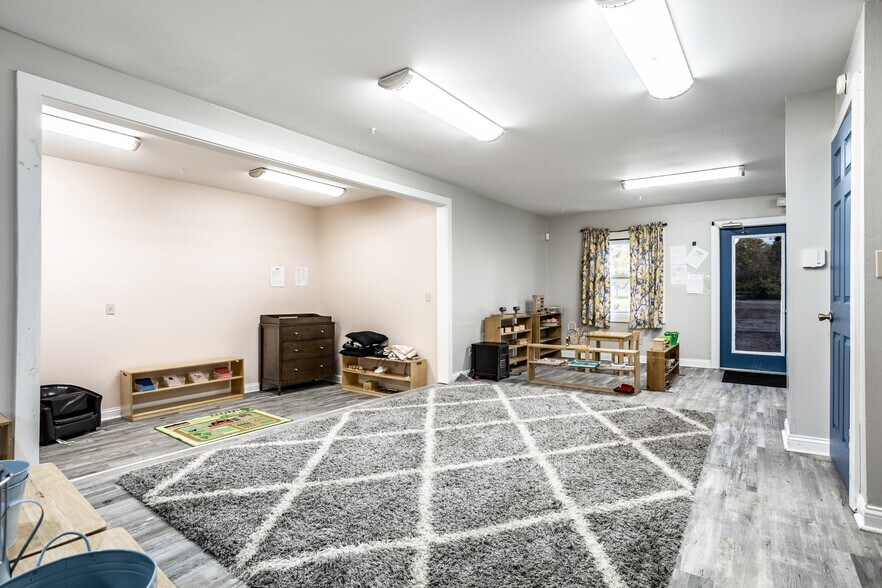 More Photos Of 7507 Michigan Rd, Indianapolis Daycare Center For Sale