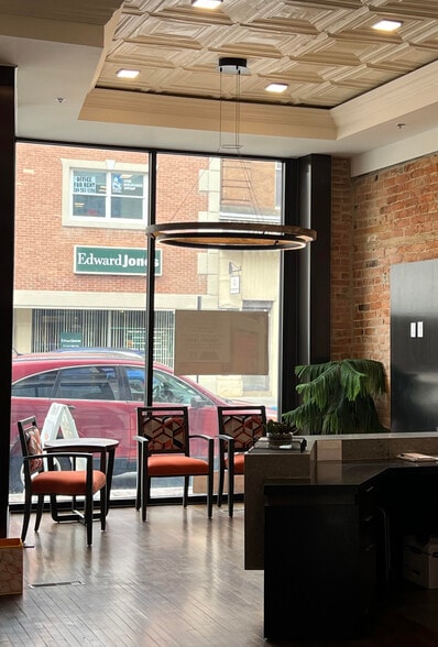 More Photos Of 121 W Washington St, Charles Town Office For Lease