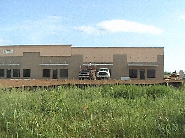 More Photos Of 1201-1221 NW Pamela Blvd, Grain Valley Warehouse For Lease