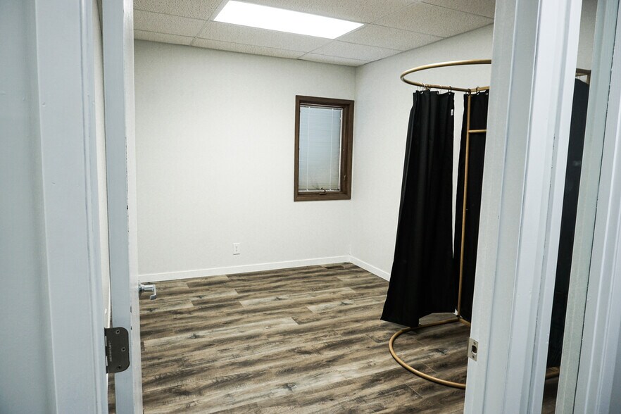 More Photos Of 1800 Woodfield Dr, Savoy Office For Lease