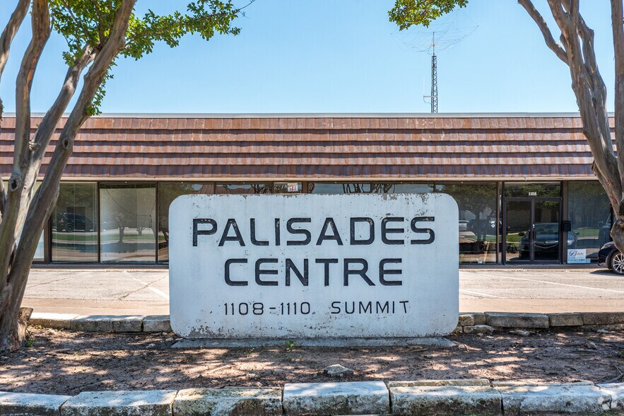 More Photos Of 1108-1110 Summit Ave, Plano Flex For Sale