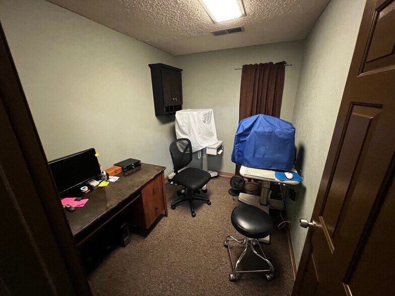 More Photos Of 3753 Churn Creek Rd, Redding Office For Sale